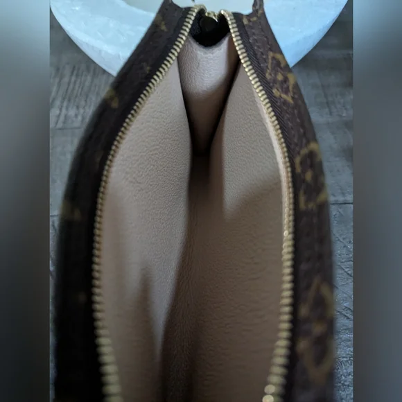 Authentic Louis Vuitton Accessories Pouch - Picture 10 of 12